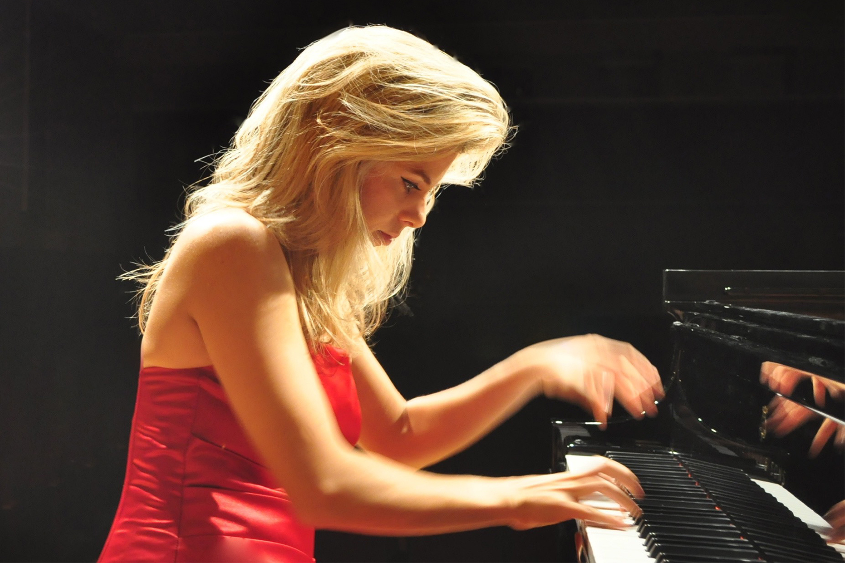 Petra Persolja performing piano solo