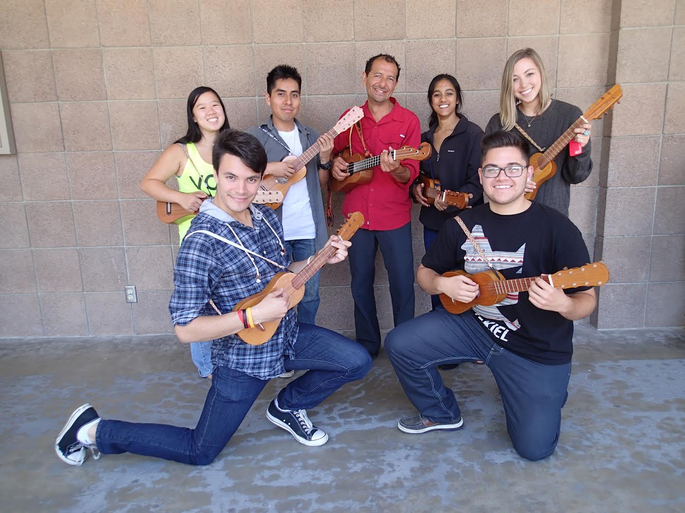 Students participate in a son jarocho workshop at UCSB (photo by Dr. Ruth Hellier-Tinoco)  